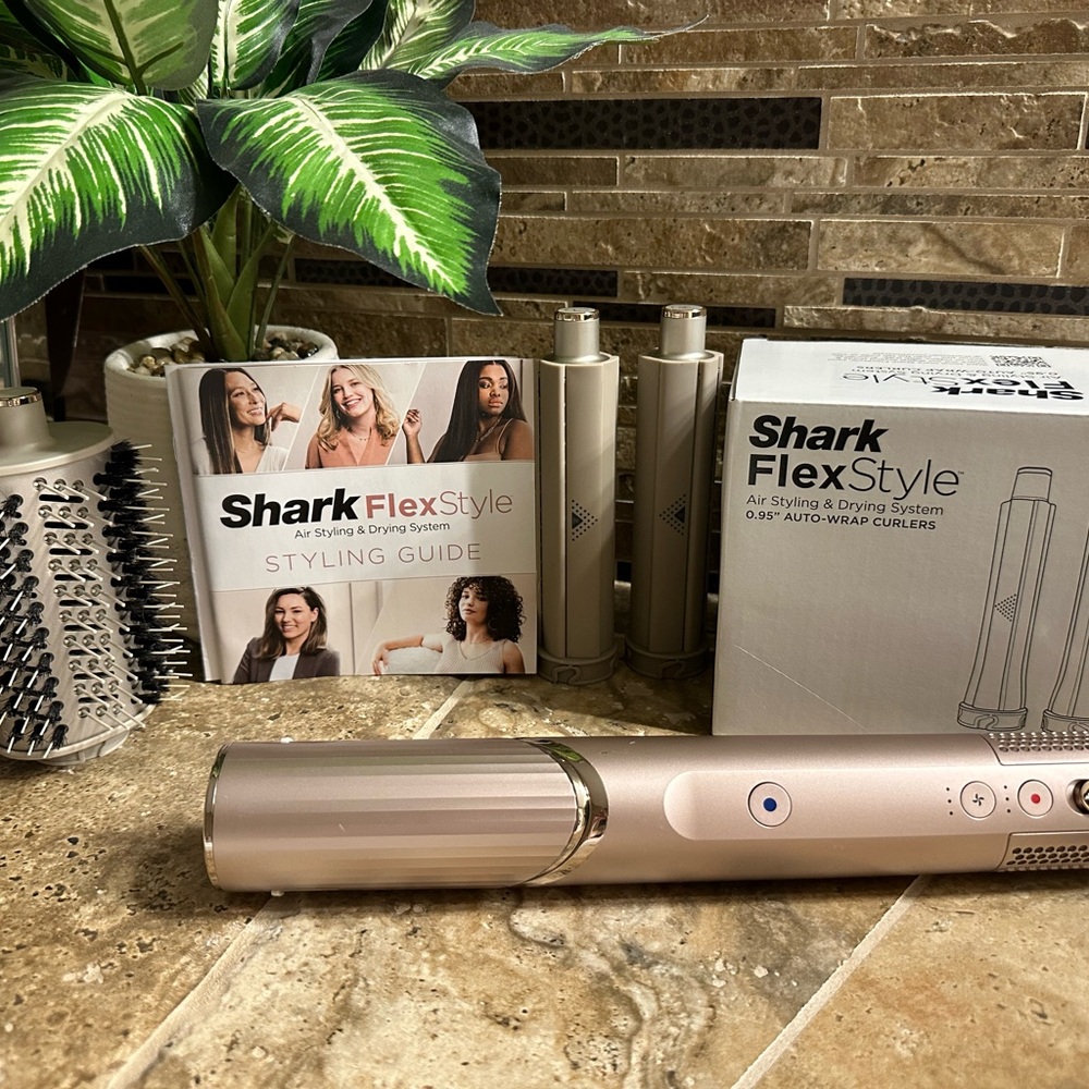 Shark FlexStyle with Attachments